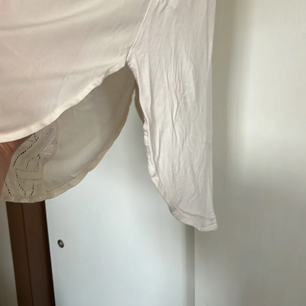 Banana Republic | M | flowy cream sleeveless blouse | cutout detailing - Picture 5 of 7